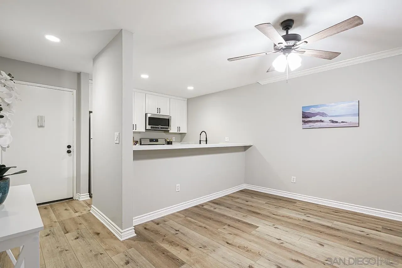 2 bed, 2.0 bath, 950 sqft, $3,600 — Photo 4