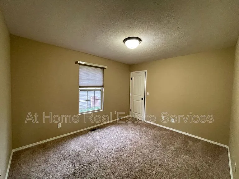 4576 Greenridge — Photo 7