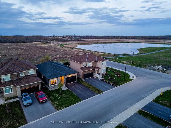 3rd image of 105 Dunlop Rd