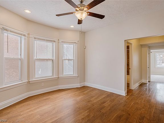 3rd image of 14915 Clifton Blvd