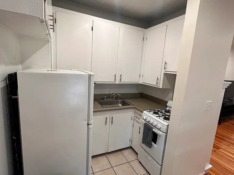 409 Adams St #2 — Photo 4