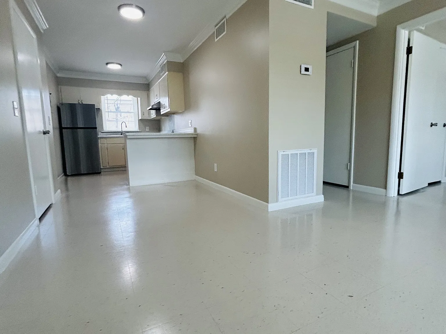 Elizabeth Court - O2 — Photo 2
