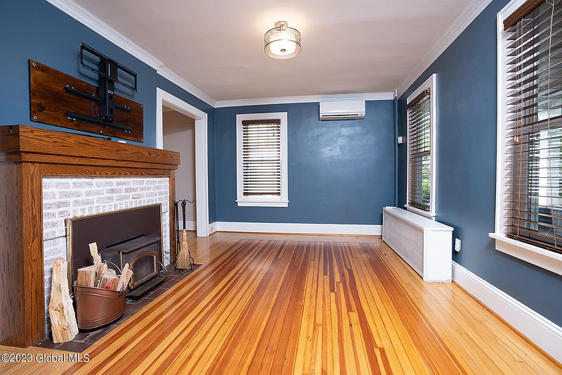 4th image of 8 Norwood Avenue