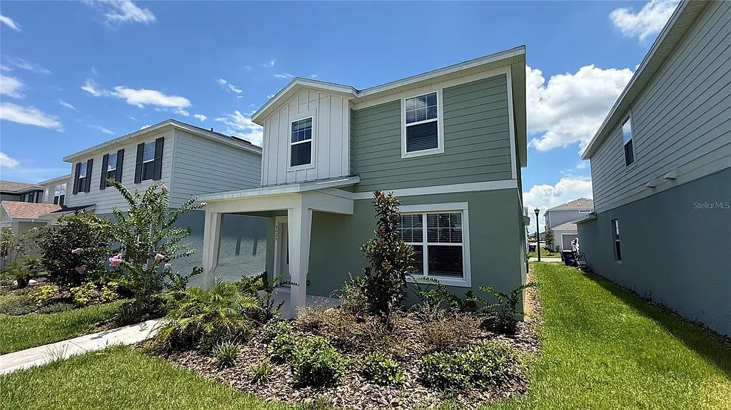 3 bed, 2.5 bath, 1628 sqft, $2,300 — Photo 1