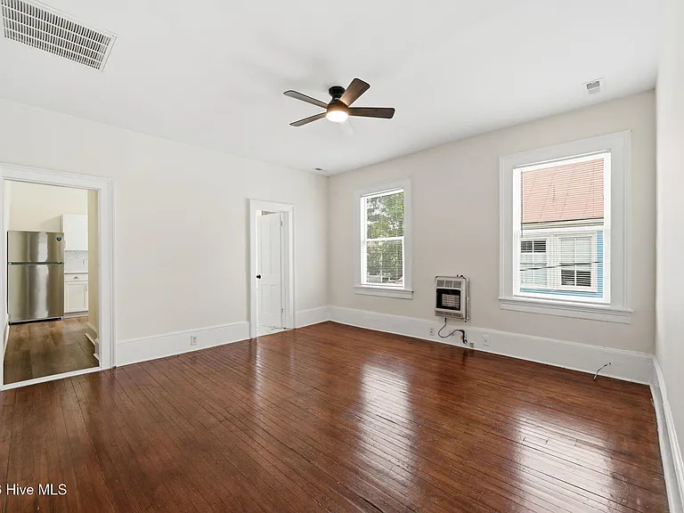 511 Middle St #B — Photo 8