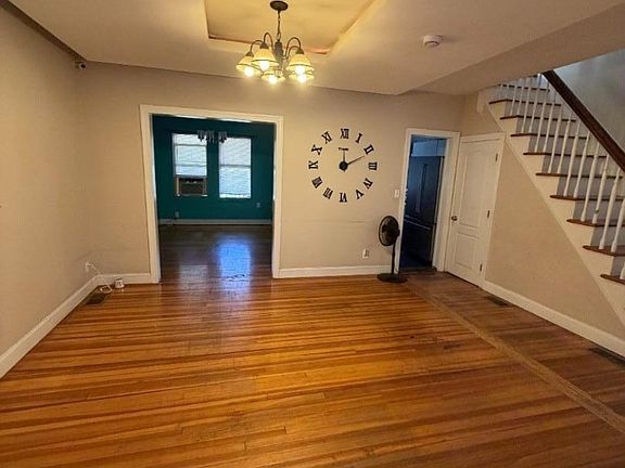 3rd image of 643 S Park St