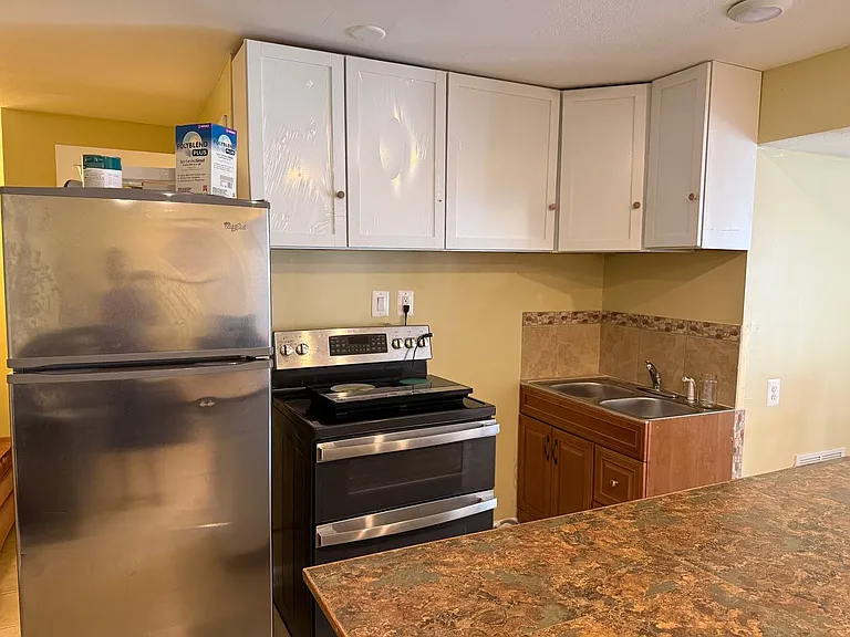 14696 Stratford Dr — Photo 8