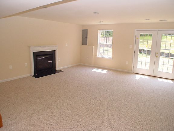 4th image of 815 Bluefield Sq NE