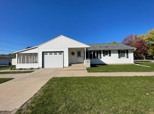 304 S Maple St, La Crescent, MN 55947