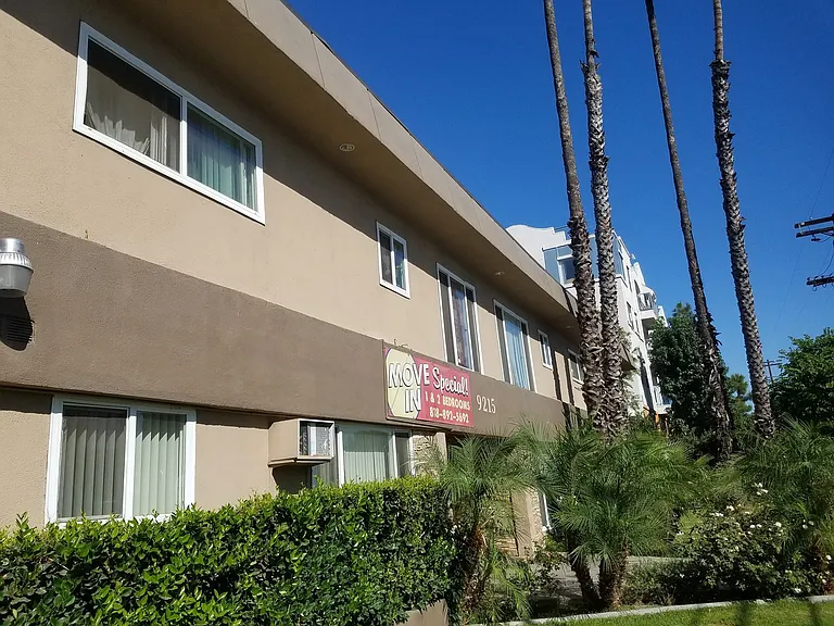 Sepulveda Apartments — Photo 32