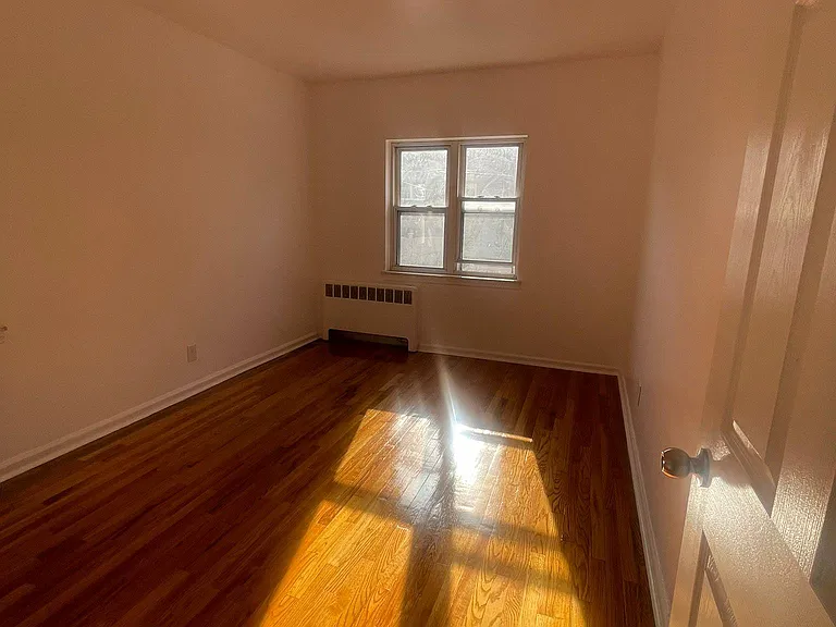 2320 Young Ave #2 — Photo 4