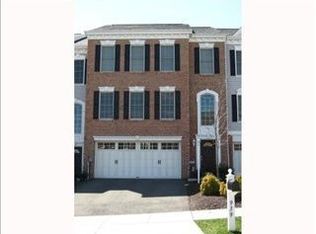 939 Montclair Dr, Coraopolis, PA 15108