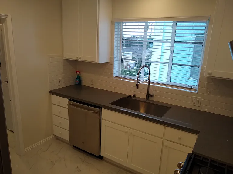 1228 S Longwood Ave #1228 — Photo 7