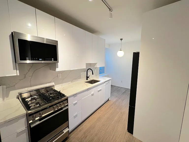135 Van Wagenen Ave #4B — Photo 5