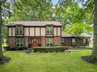 631 Golfview Dr, Ballwin, MO 63011