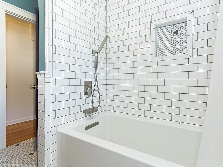 1612 N Roosevelt Ave — Photo 10