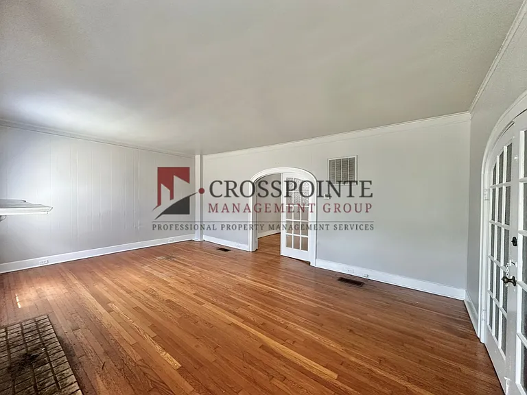 College Ave Triplex — Photo 15