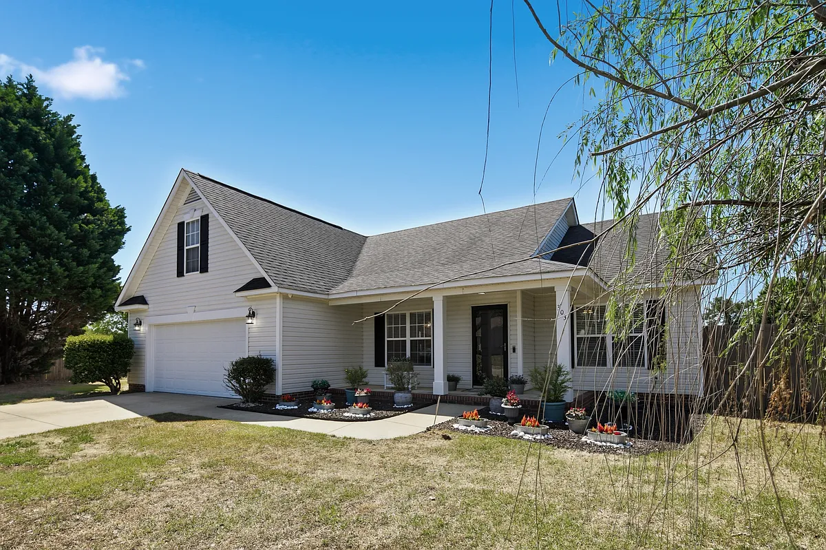 Building Photo - 303 Truman Dr