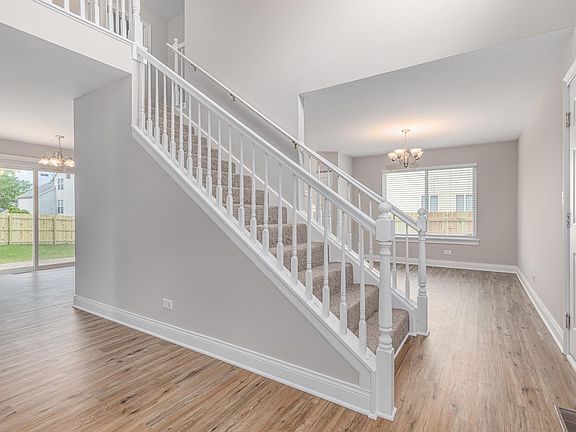 5th image of 541 Bluebird Dr