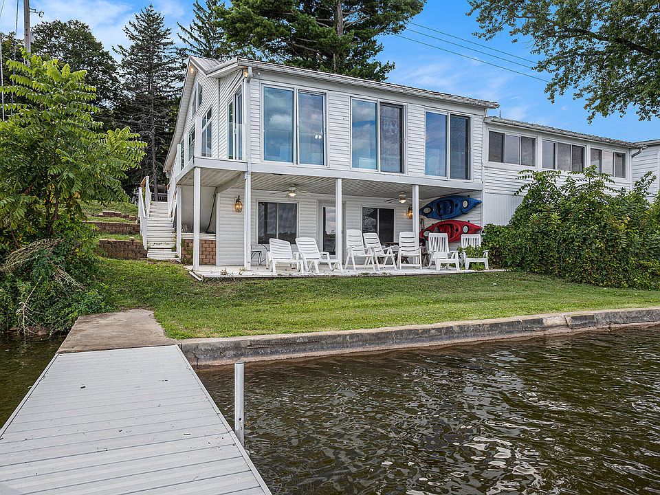 1st image of 917 Elm St