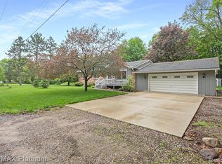 7588 Price Dr, Brighton, MI 48114