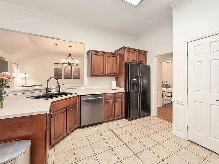 75 Romie Dr — Photo 6