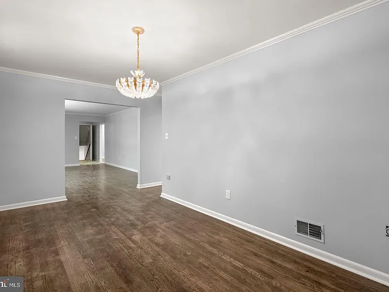 9409 Croom Acres Dr — Photo 18