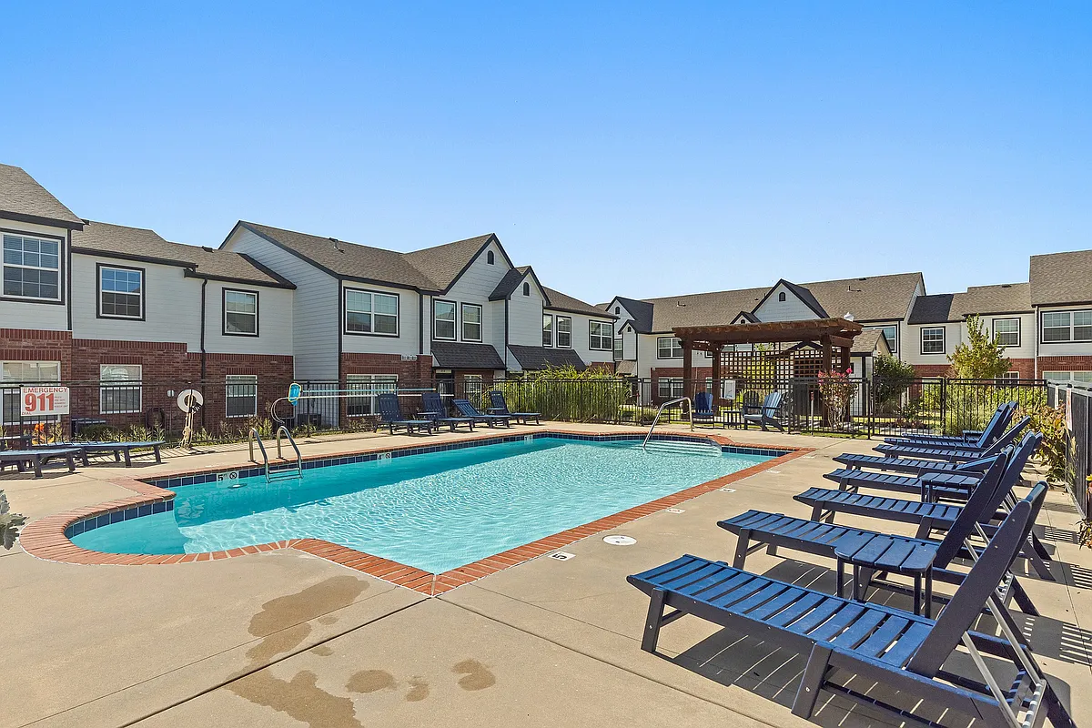 Building Photo - The Falls at Brookhaven
