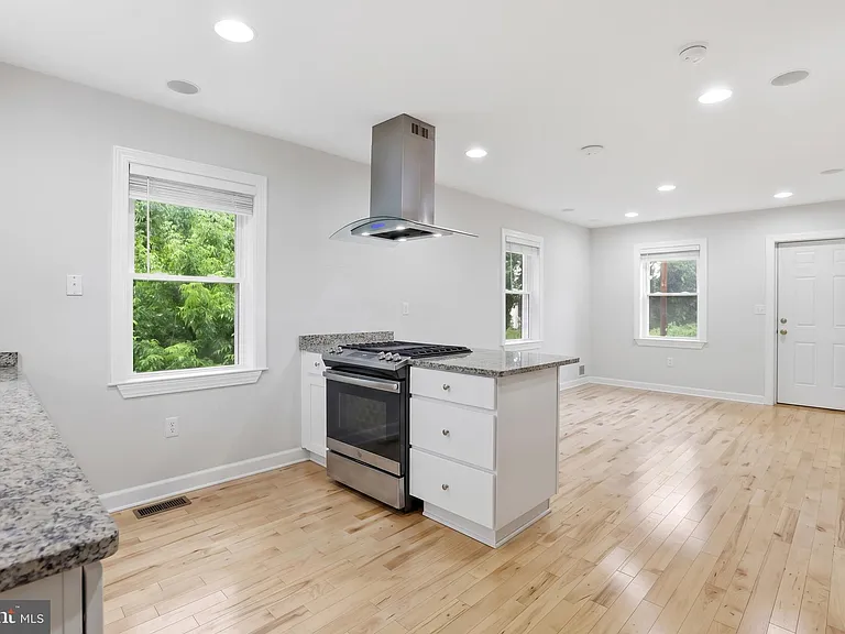 3101 E St SE — Photo 10