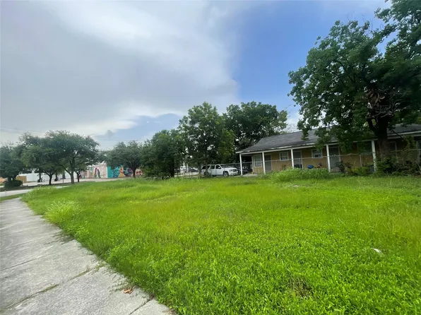 102 N Sampson St, Houston, TX 77003