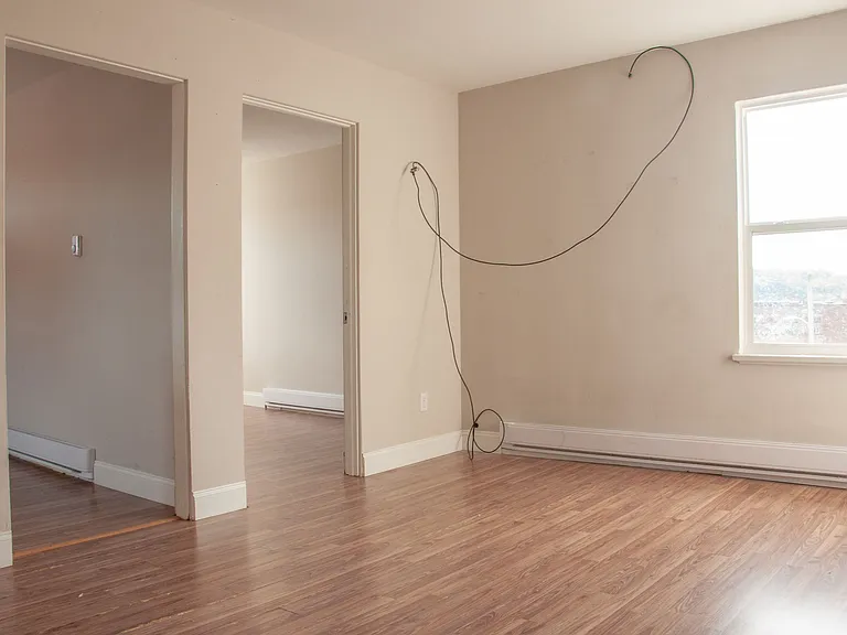 666 Thompson Ave #2 — Photo 5