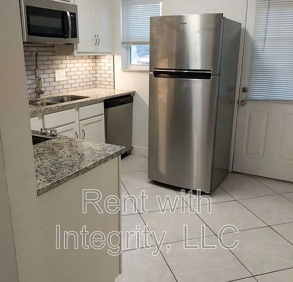 156C Locke St — Photo 7