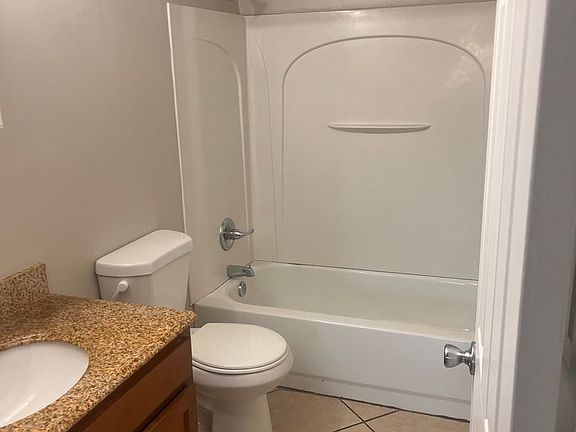 4th image of 810-811 Howard Ave #810-2E