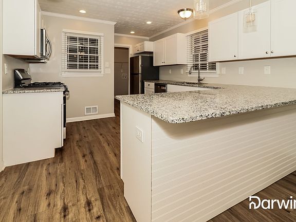 4th image of 716 Shadybrook Dr NE