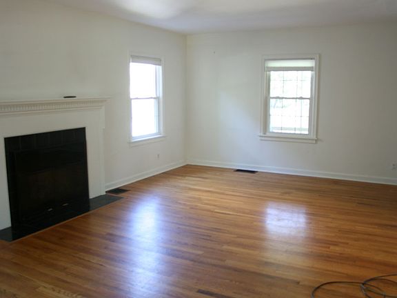 2nd image of 2 Wallace Dr