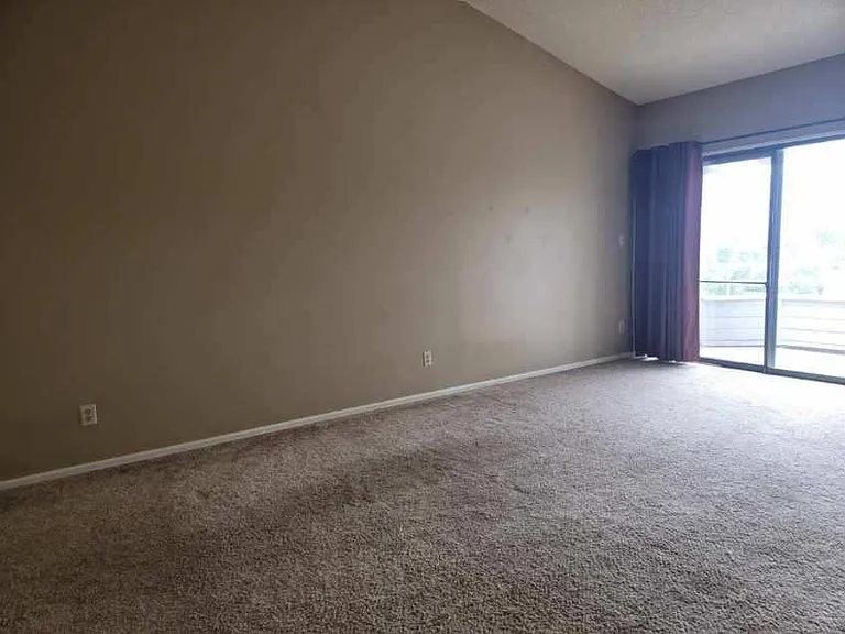 1074 Acapulco Ct — Photo 7