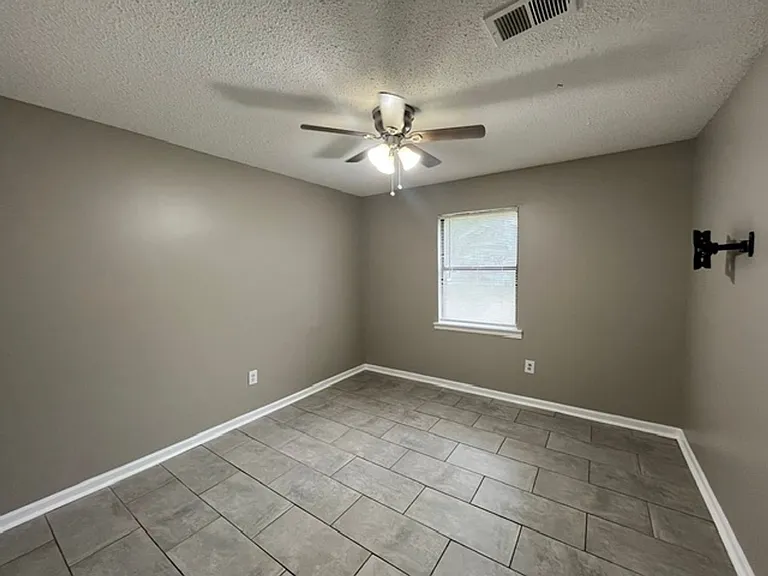 5726 Briarwood Dr — Photo 6