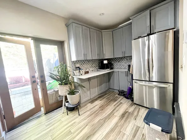 653 Sixth Avenue image 6 of 13