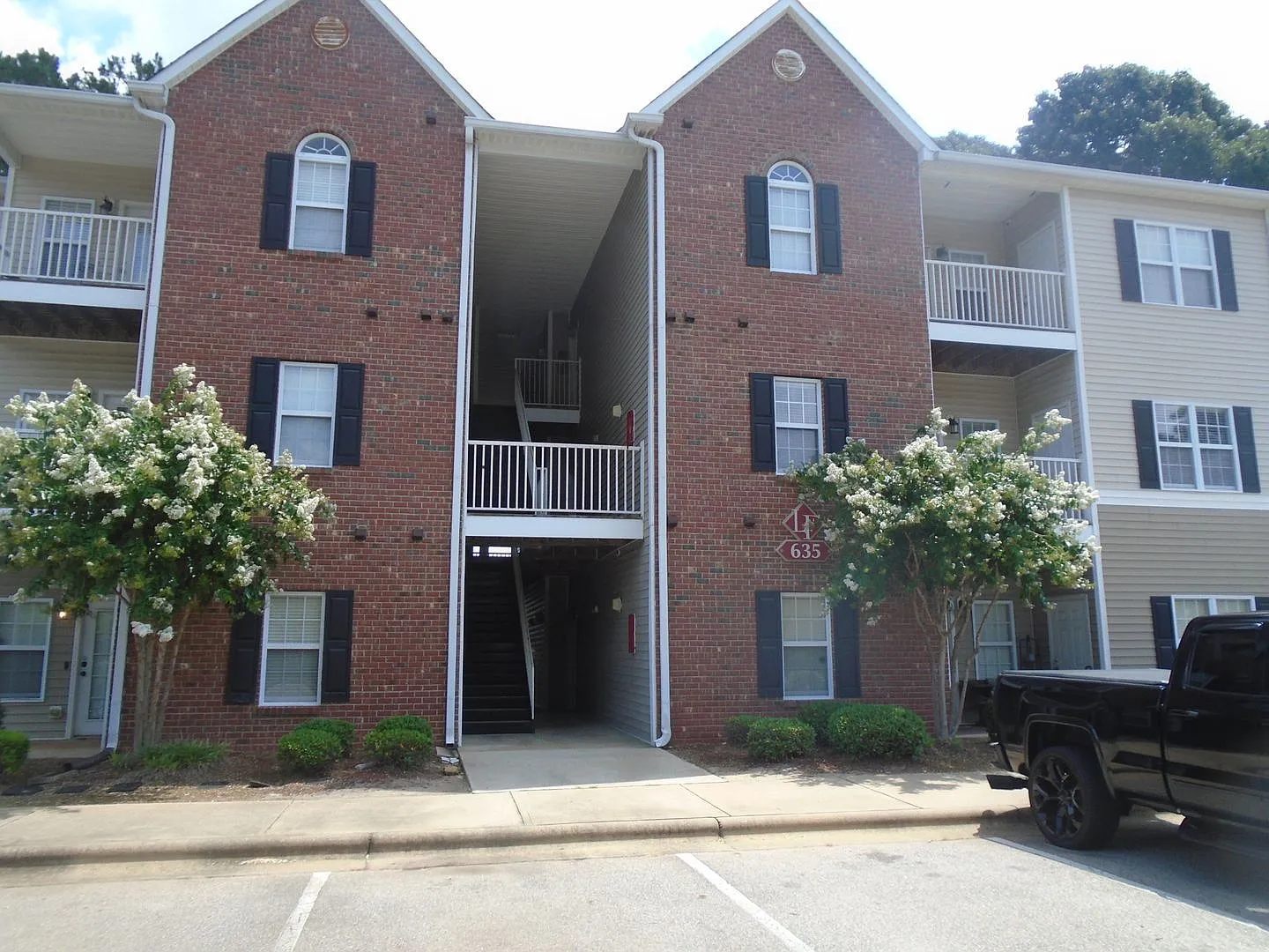 Recently reduced beautiful 2Bed/2Bath condo available now. Also featuring a move in special of 1/... — Photo 1
