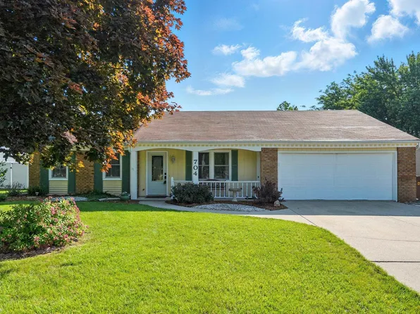 704 S Dewey St, Auburn, IN 46706