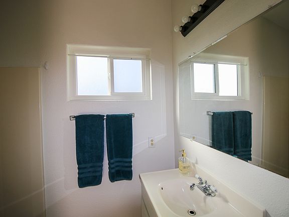 5th image of 32135 Hook Ln #A