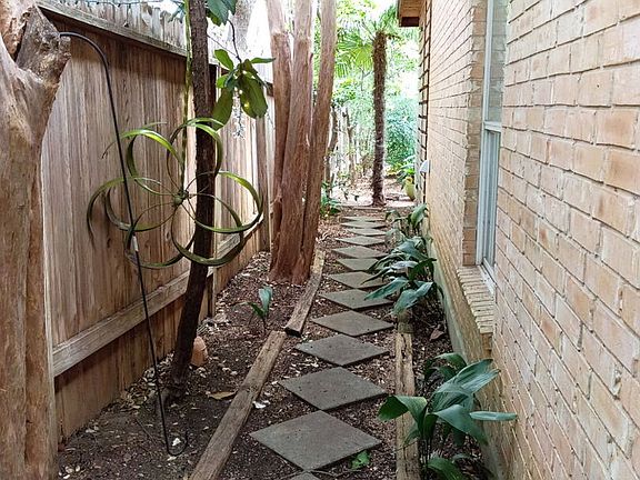 5th image of 2039 Thicket Trail Dr