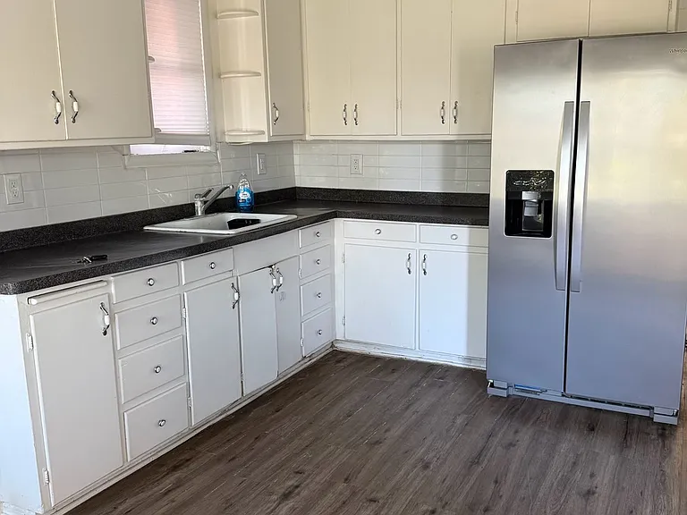372 W Cedar St — Photo 10