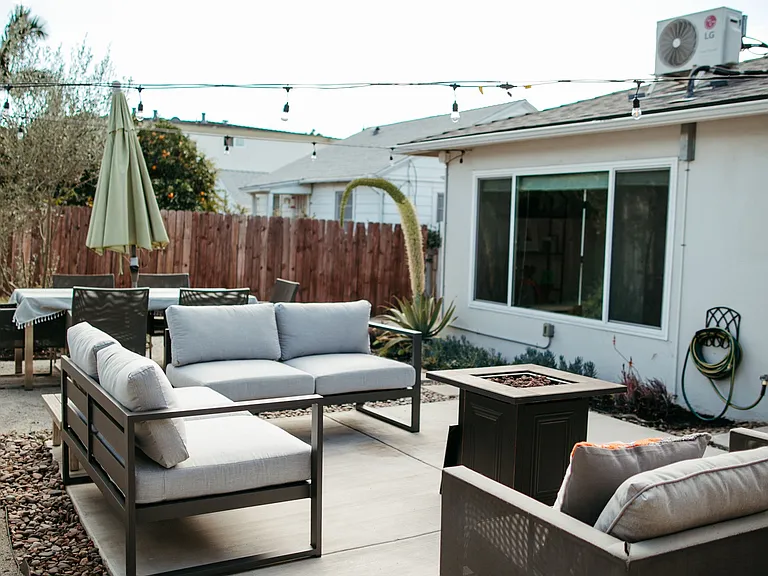 4588 Winona Ave — Photo 95