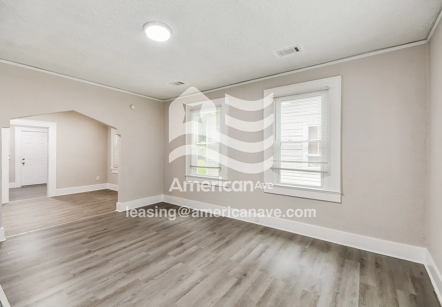 3 bed, 2.0 bath, 1294 sqft, $997 — Photo 3