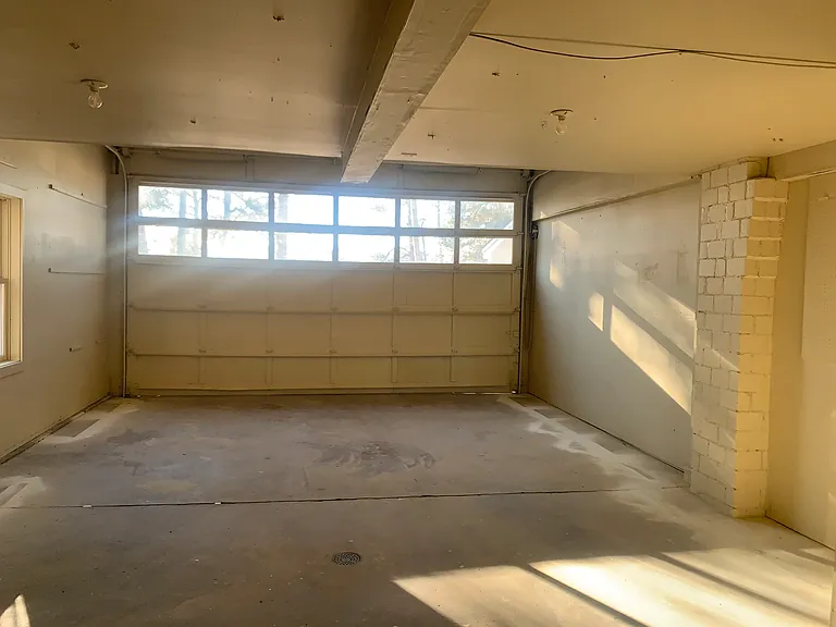 E Coachman Dr — Photo 5