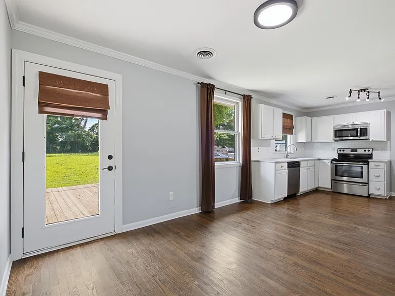547 Harding Pl — Photo 7
