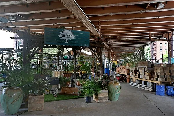 Sold by Compass | media 22