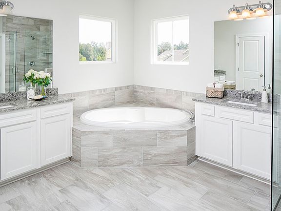 Upgraded Owner's Bath with Shower & Soaking Tub