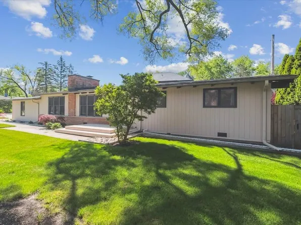 1119 Greentree Ave, Deerfield, IL 60015